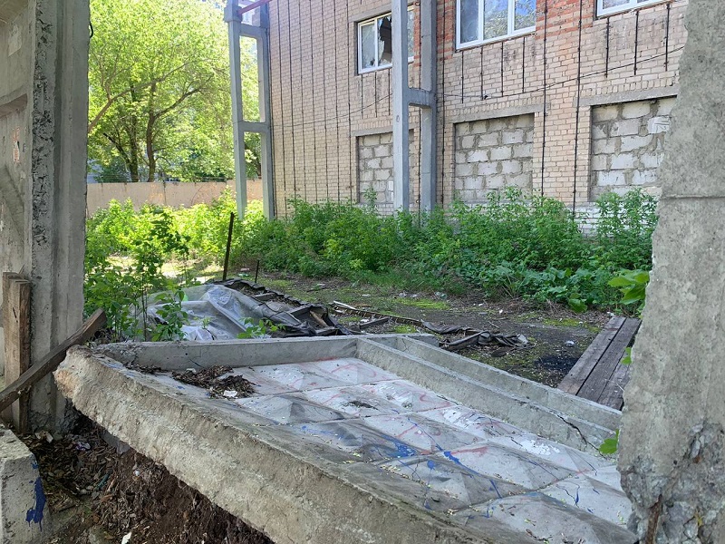 В Челябинске собственника здания, где плита упала на ребенка, ранее наказывали