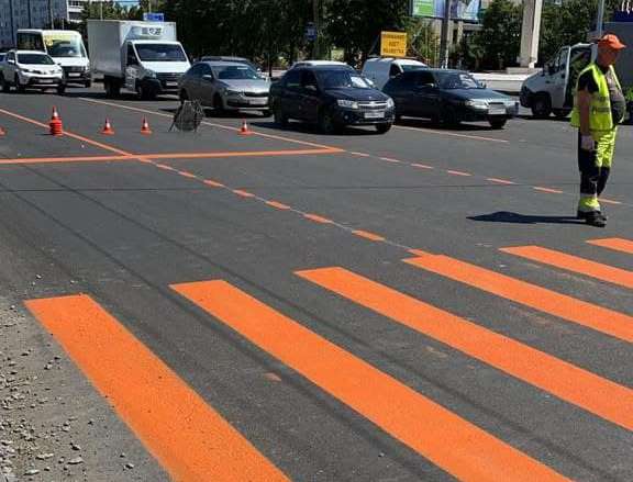 На Комсомольском проспекте в Челябинске появилась оранжевая разметка