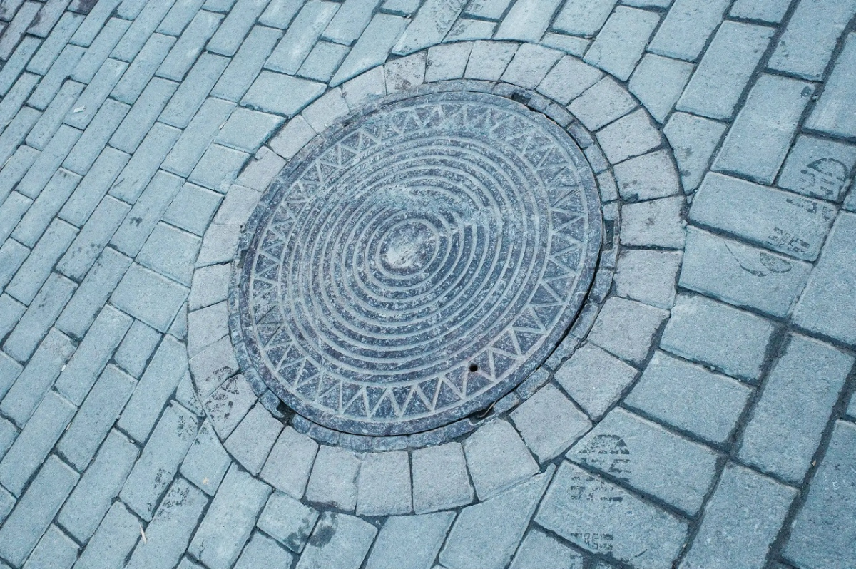 Полицейского наградили за спасение ребенка, провалившегося в колодец в Кусе*1