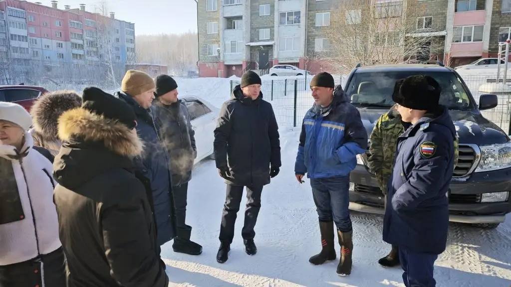 Вице-губернатор Фалейчик контролирует устранение крупной аварии в Карабаше*1