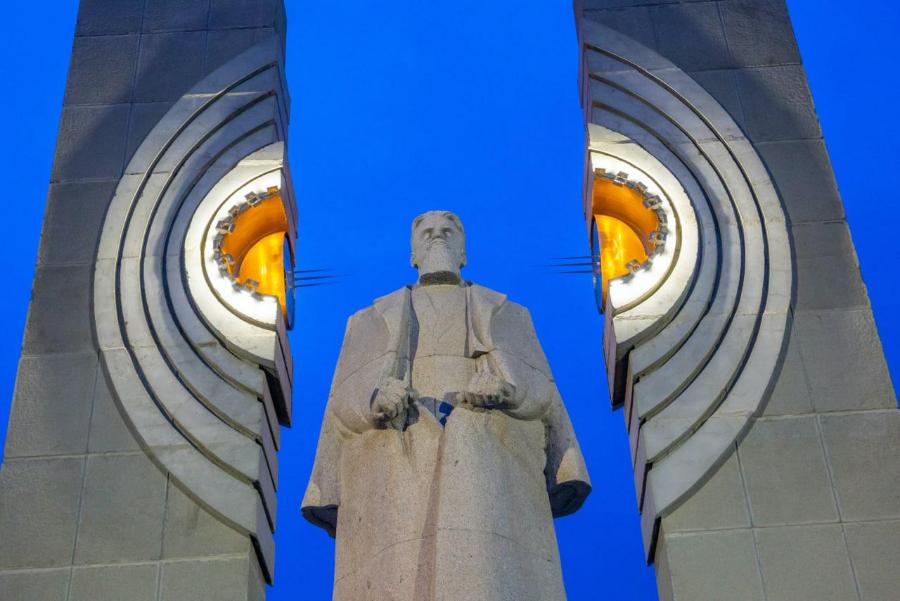 В Челябинске по-новому осветили памятник Игорю Курчатову*1
