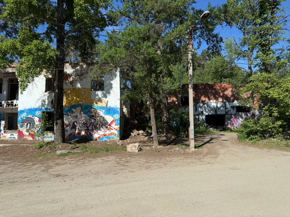 Власти Челябинска обратились в суд из-за страшных развалин в городском бору*