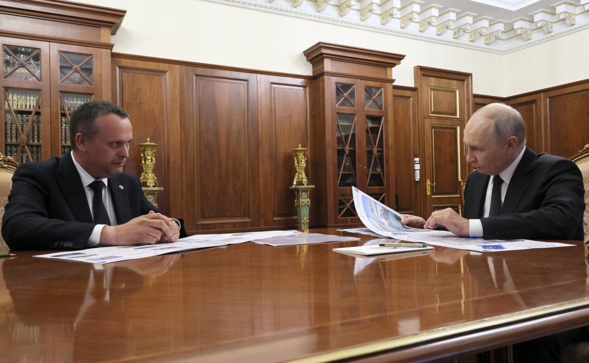 Министр транспорта рассказал Путину о беспилотных грузовиках, едущих до Челябинска*
