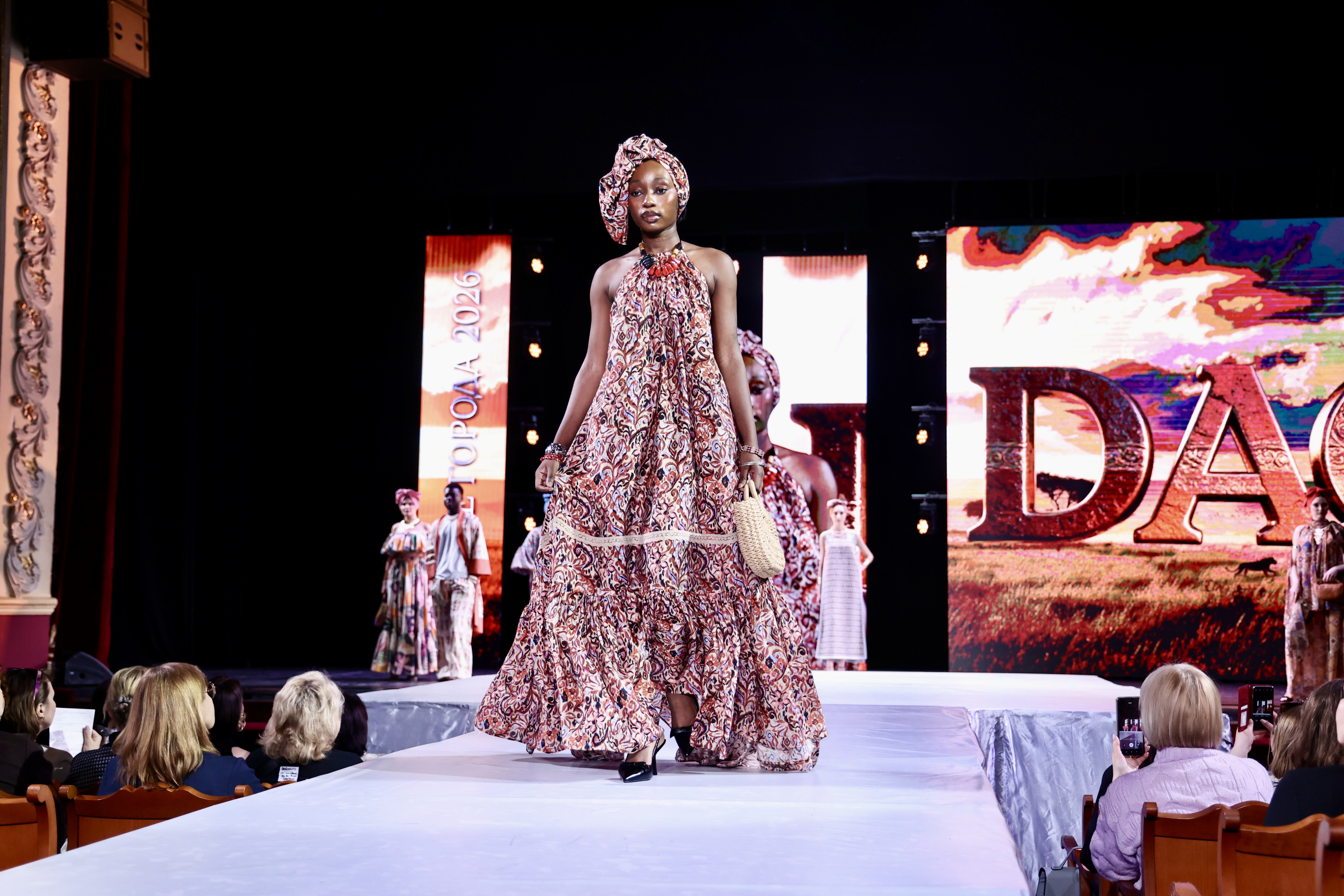 Дефиле челябинских випов затмило топ-моделей на показе мод «Платье города-2026»