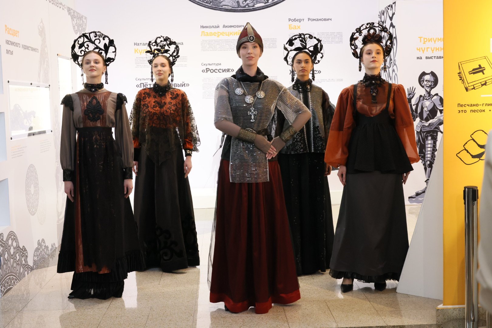 Культурный код в металле: в Челябинске открылась выставка «Россия не продаётся!»