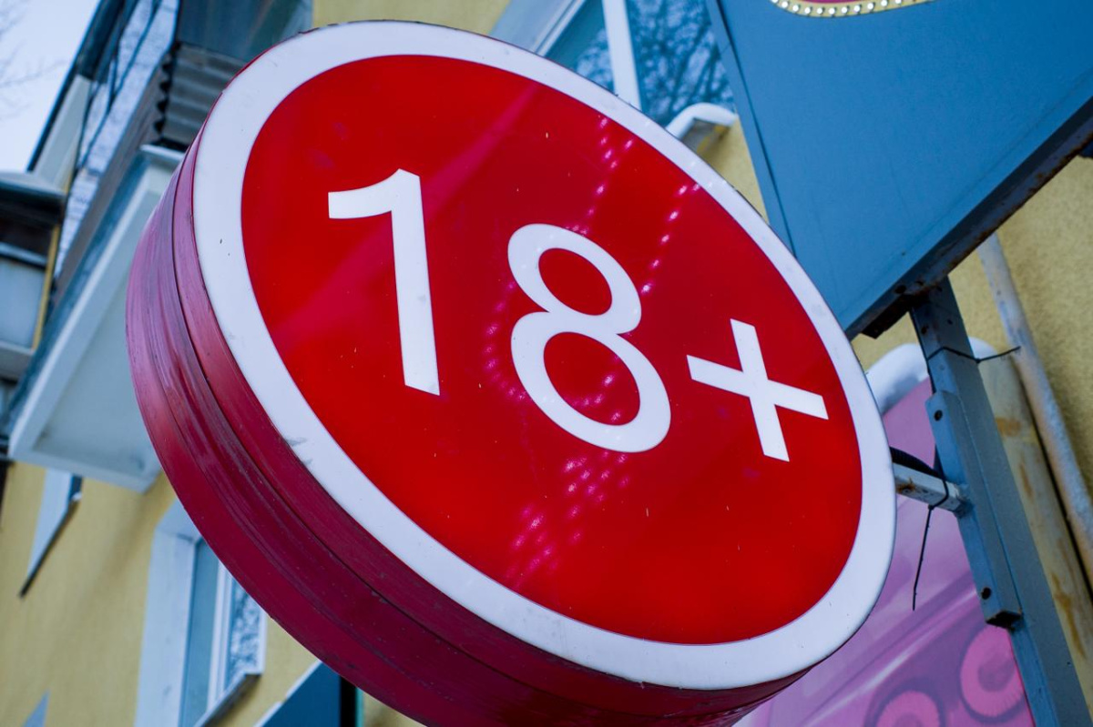 Точку с интим-услугами накрыли в жилом доме в Тракторозаводском районе *