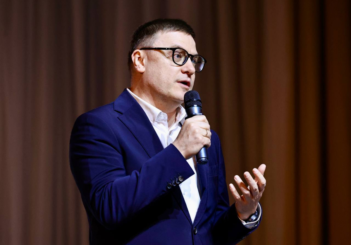 Губернатор Алексей Текслер поздравил южноуральцев с Днем народного единства*