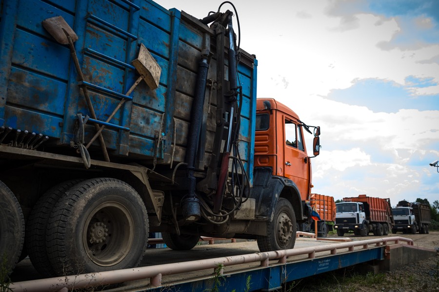 В Челябинской области два дня не могут вывезти мусор из-за гололеда