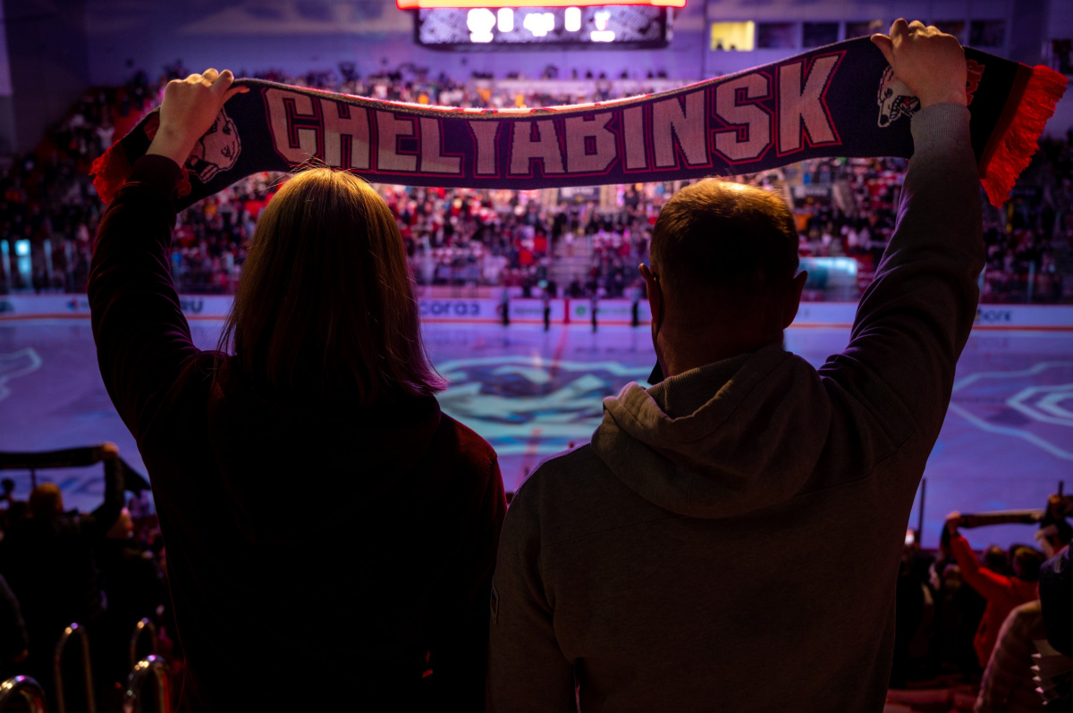 Челябинский «Трактор» подарил Павлу Воле джерси на день рождения*