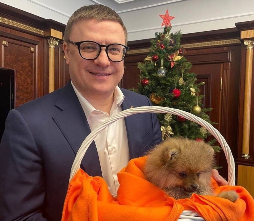 Алексей Текслер подарил школьнице пушистого щеночка