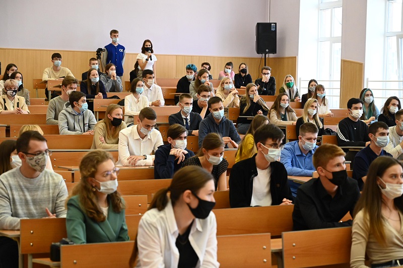 Выпускников школ из Челябинской области зовут в госбезопасность*1