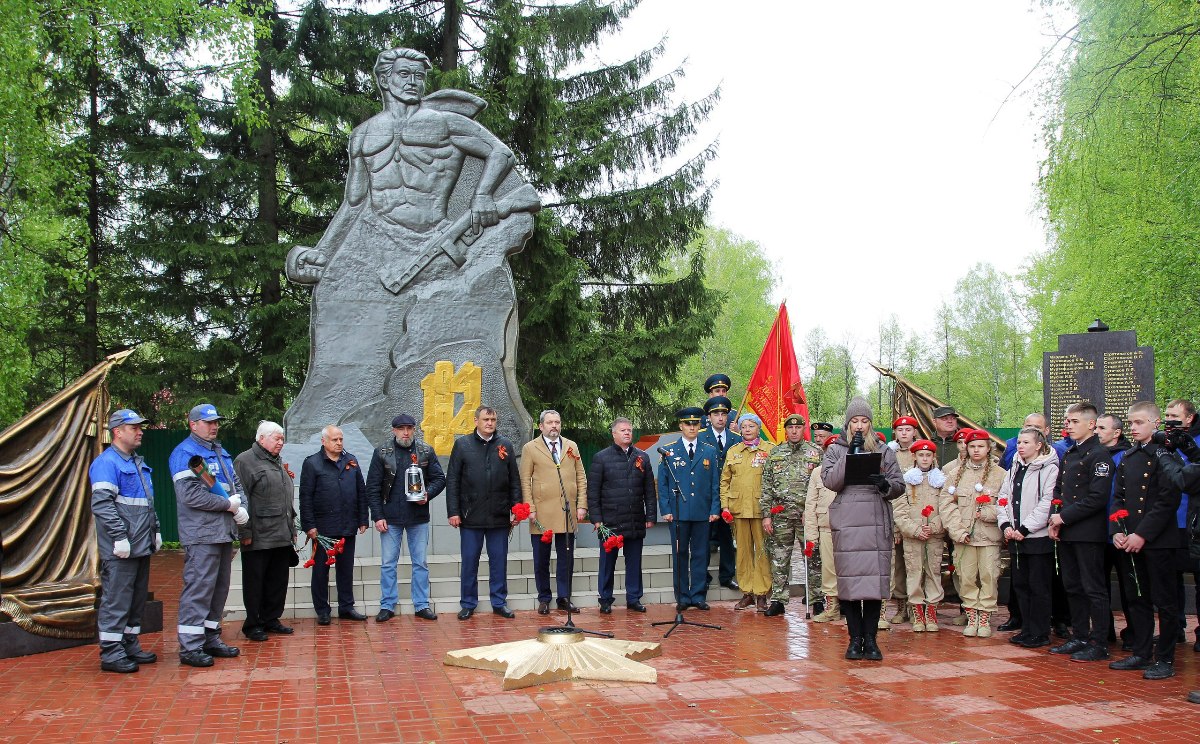 «Единая Россия»: Вечные огни зажглись на 22 мемориальных комплексах в 11 регионах*