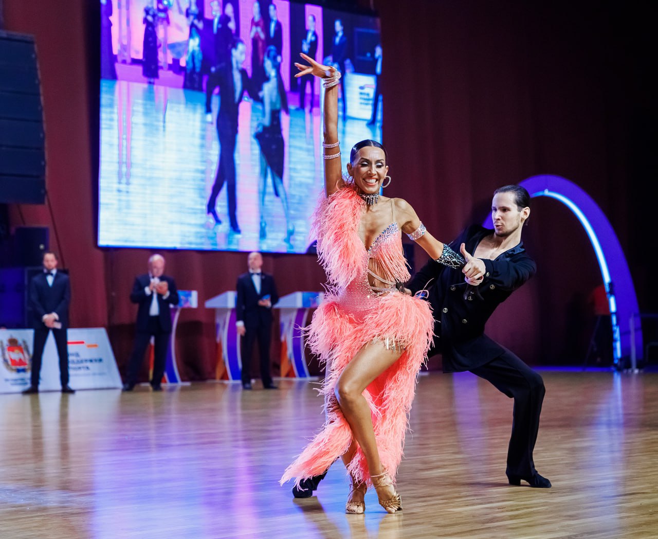 В Челябинск приехали лучшие танцоры России: яркие снимки выступлений