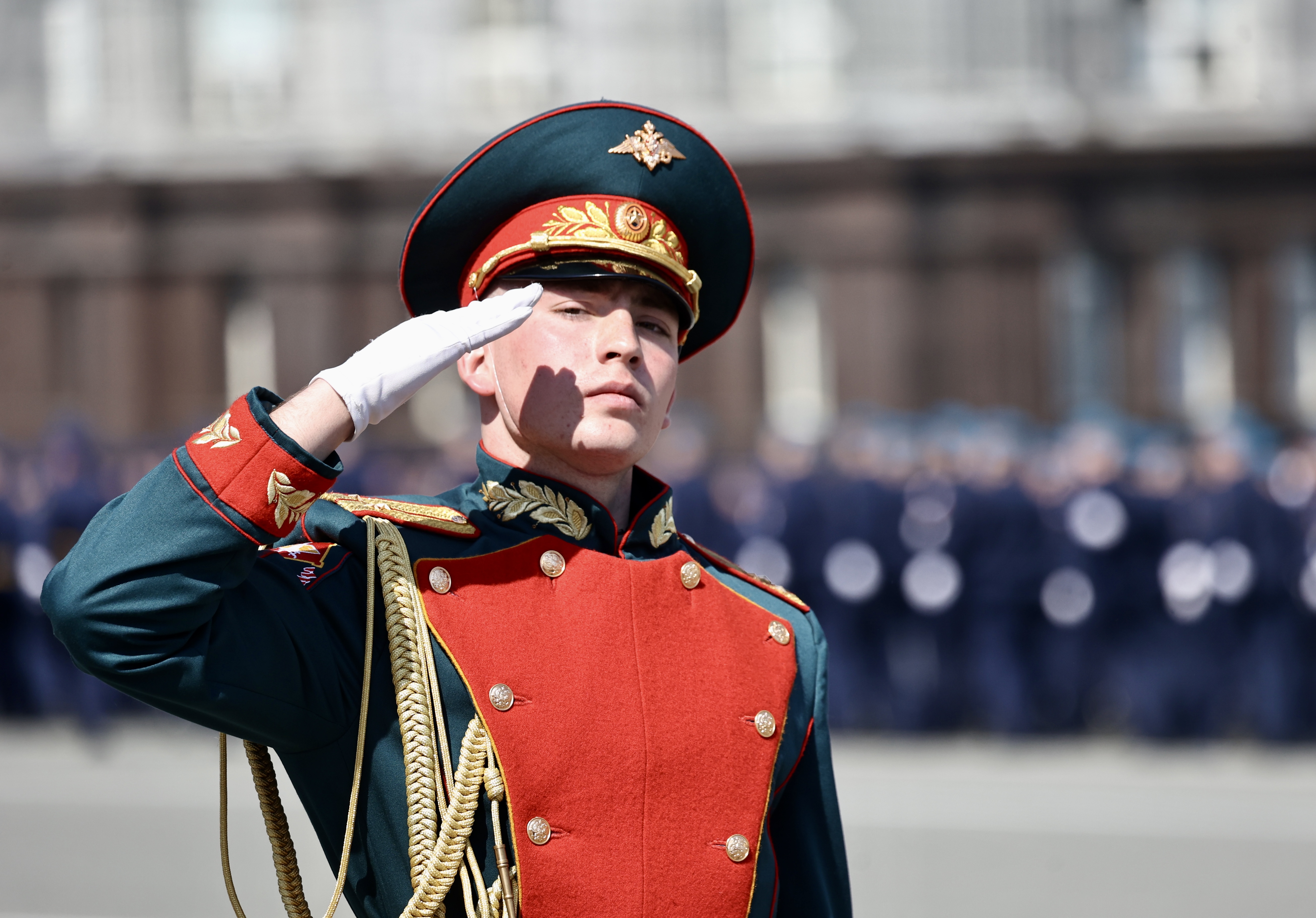 Защитники прошли по главной площади Челябинска: лучшие фото с Торжественного построения