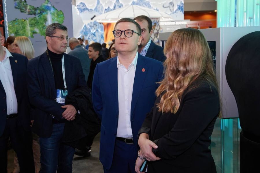 Алексей Текслер посетил стенд Челябинской области на выставке «Россия»*1