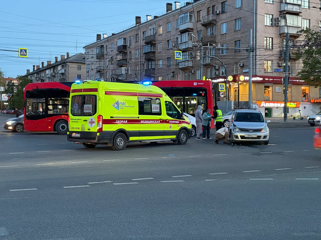 13-летняя школьница пострадала при столкновении троллейбуса и иномарки в Челябинске