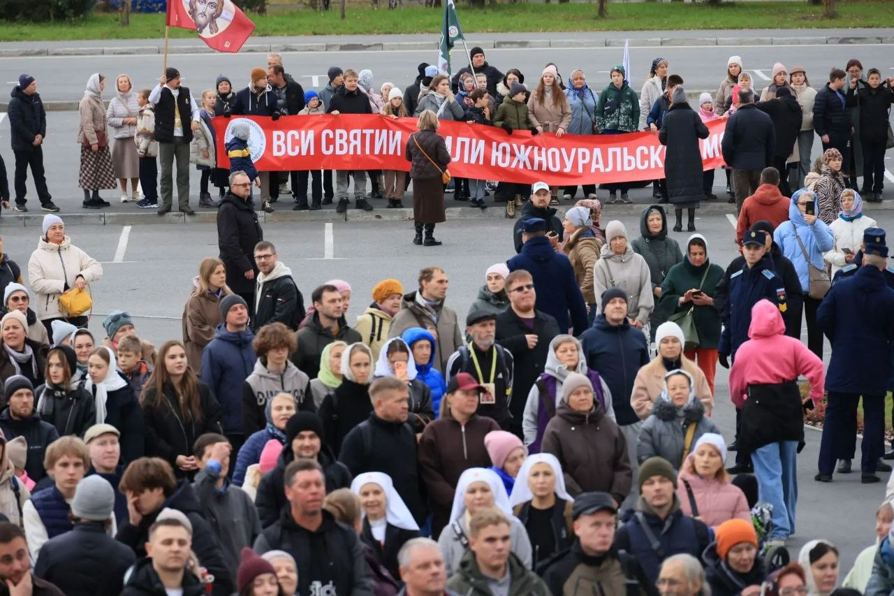 Многотысячный Крестный ход проследовал по улицам Челябинска