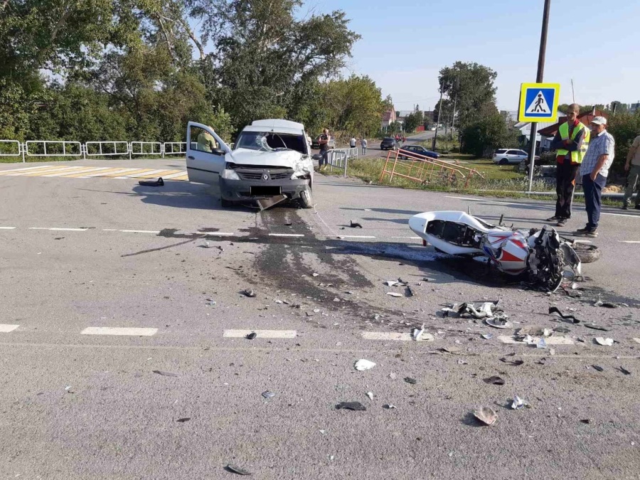 28-летний байкер погиб в страшном ДТП с Renault под Чебаркулем
