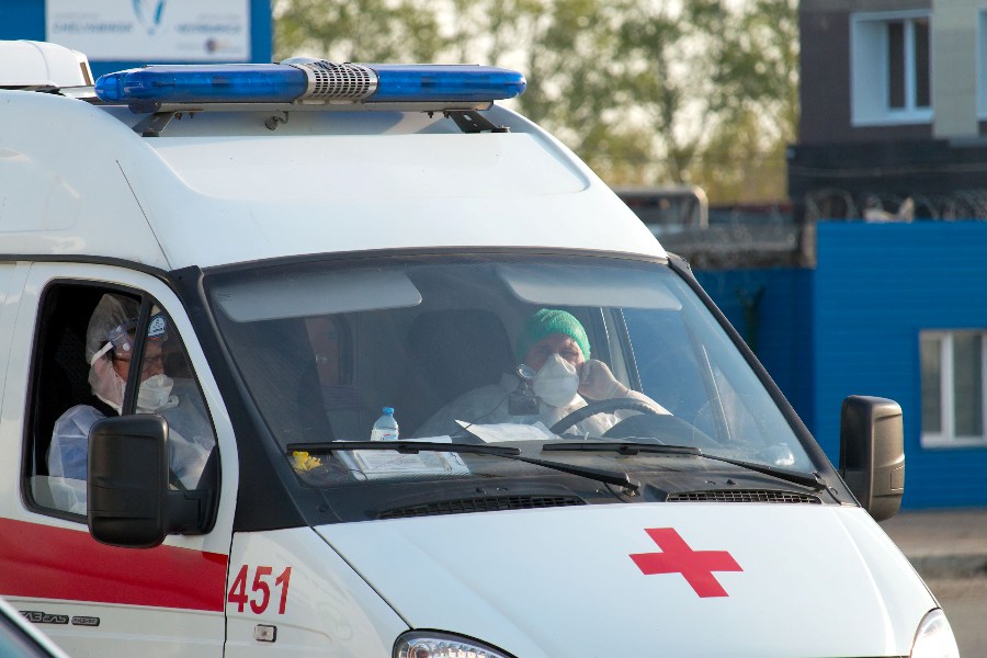 Ребенок получил тяжелые травмы при падении с седьмого этажа в Челябинске*1