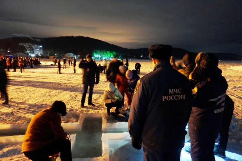 В крещенских купелях окунулись почти 40 тысяч южноуральцев