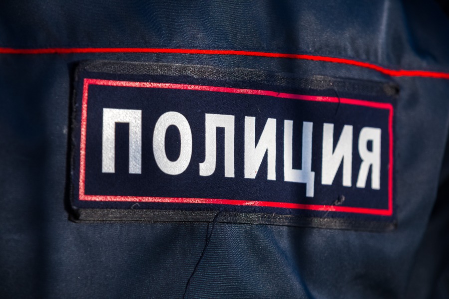 Очевидцы засняли драку пассажира и маршрутчика на остановке в Челябинске