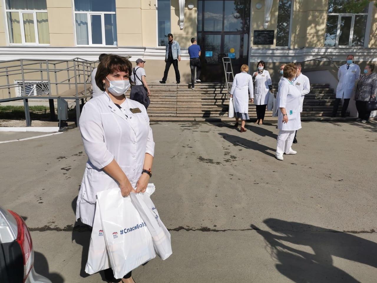 Южноуральские медики получили в подарок 2000 чайных наборов