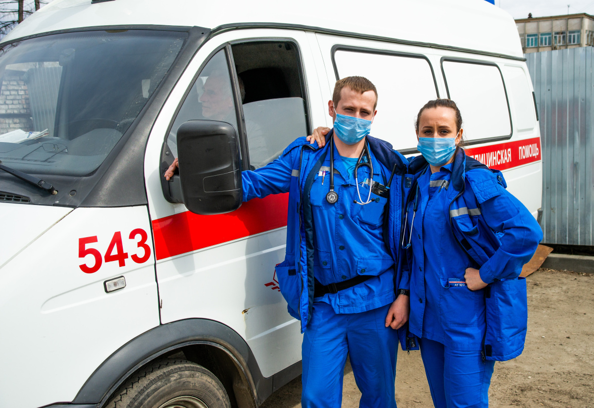 «Путь благородного служения»: Алексей Текслер поздравил работников скорой*