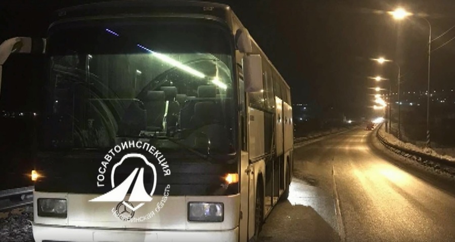 Рейсовый автобус с 27 пассажирами сломался на трассе в Челябинской области