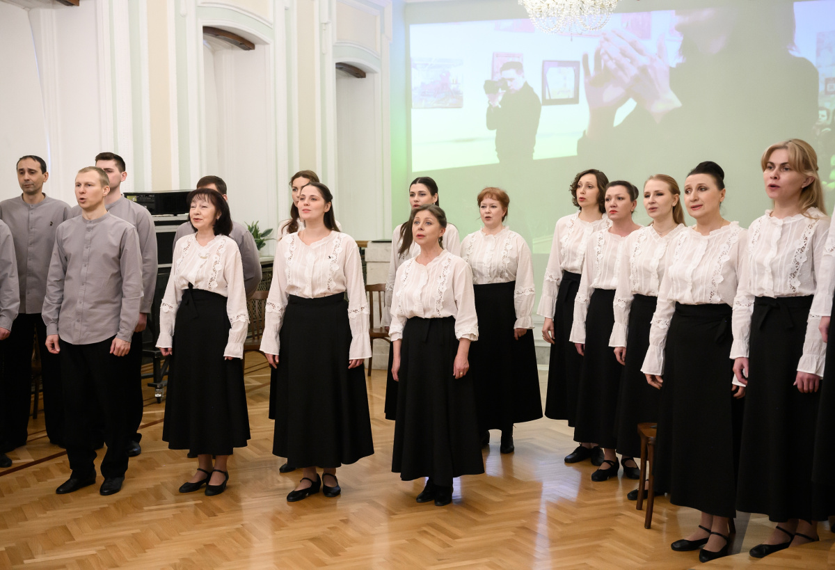 В челябинском Молодежном театре прошел благотворительный концерт для участников СВО *