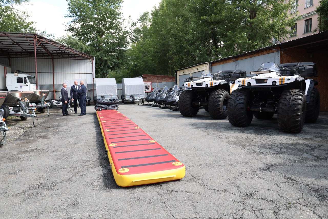 Спасатели Челябинской области получили новые машины и снаряжение