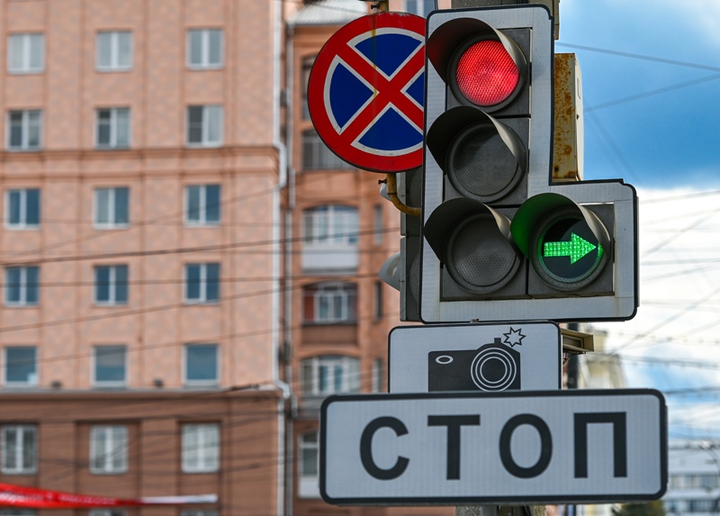 В Челябинске из-за аварии отключили светофоры и пропал свет в домах