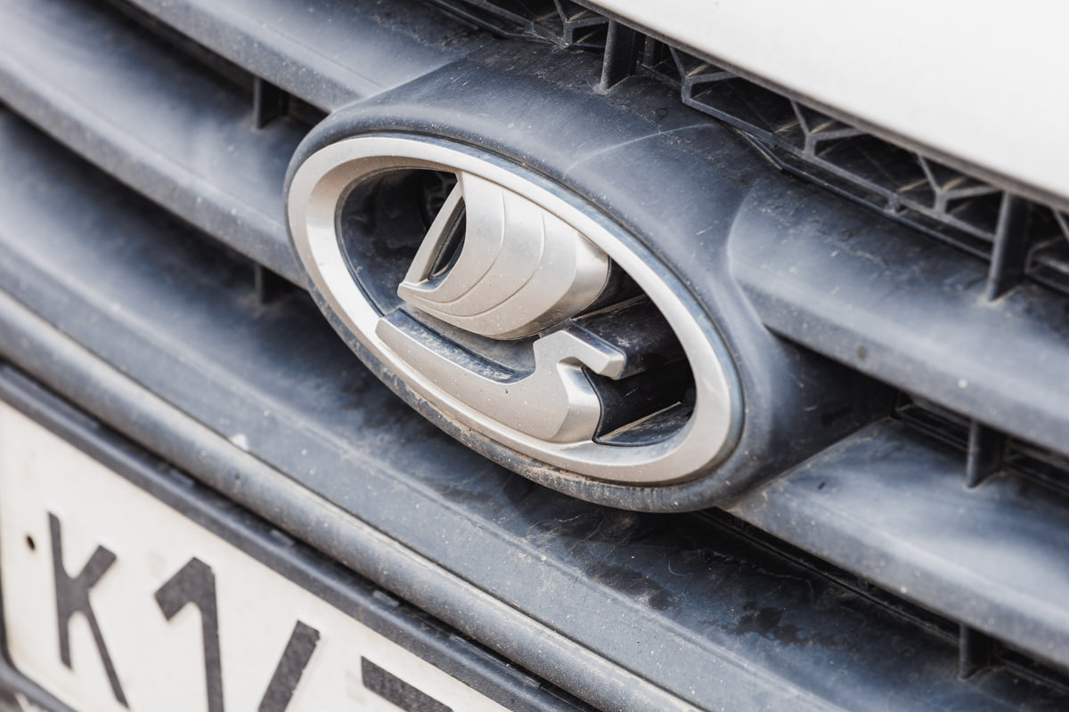 Два человека пострадали в столкновении Volkswagen и ВАЗа в центре Челябинска*