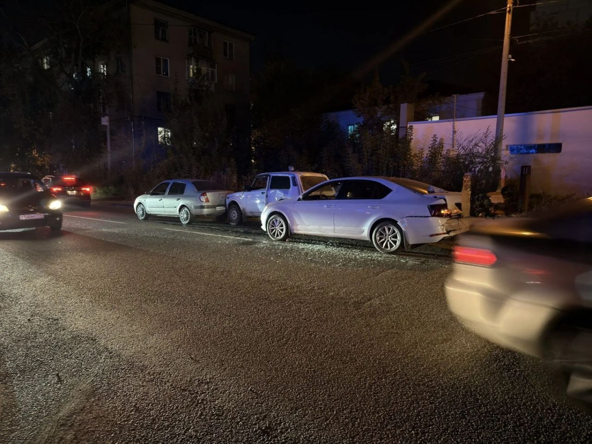 Четыре автомобиля столкнулись рядом с наркобольницей в Челябинске*