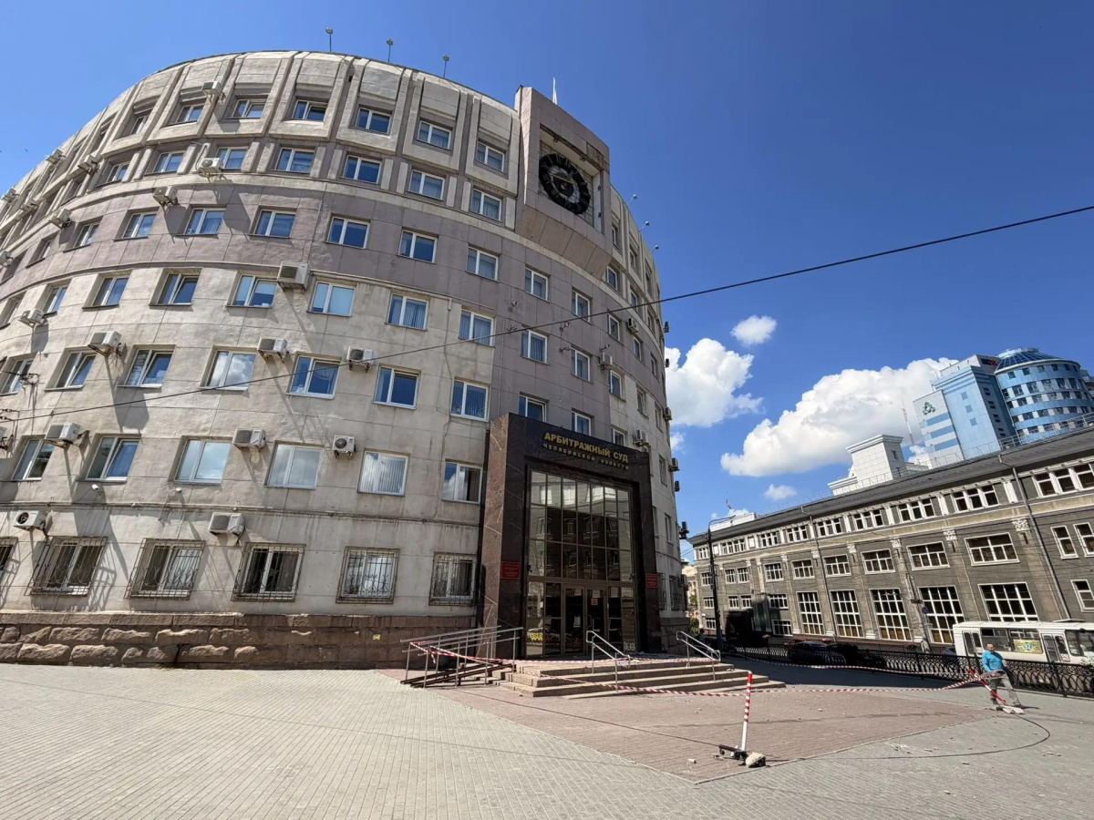 В Челябинске оцепили центральный вход в здание Арбитражного суда*1