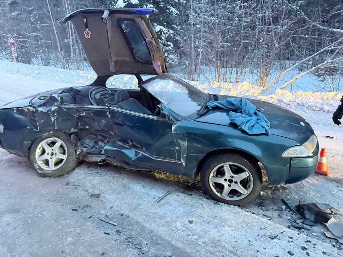 Автомобиль остался без крыши после жуткого ДТП под Кыштымом*