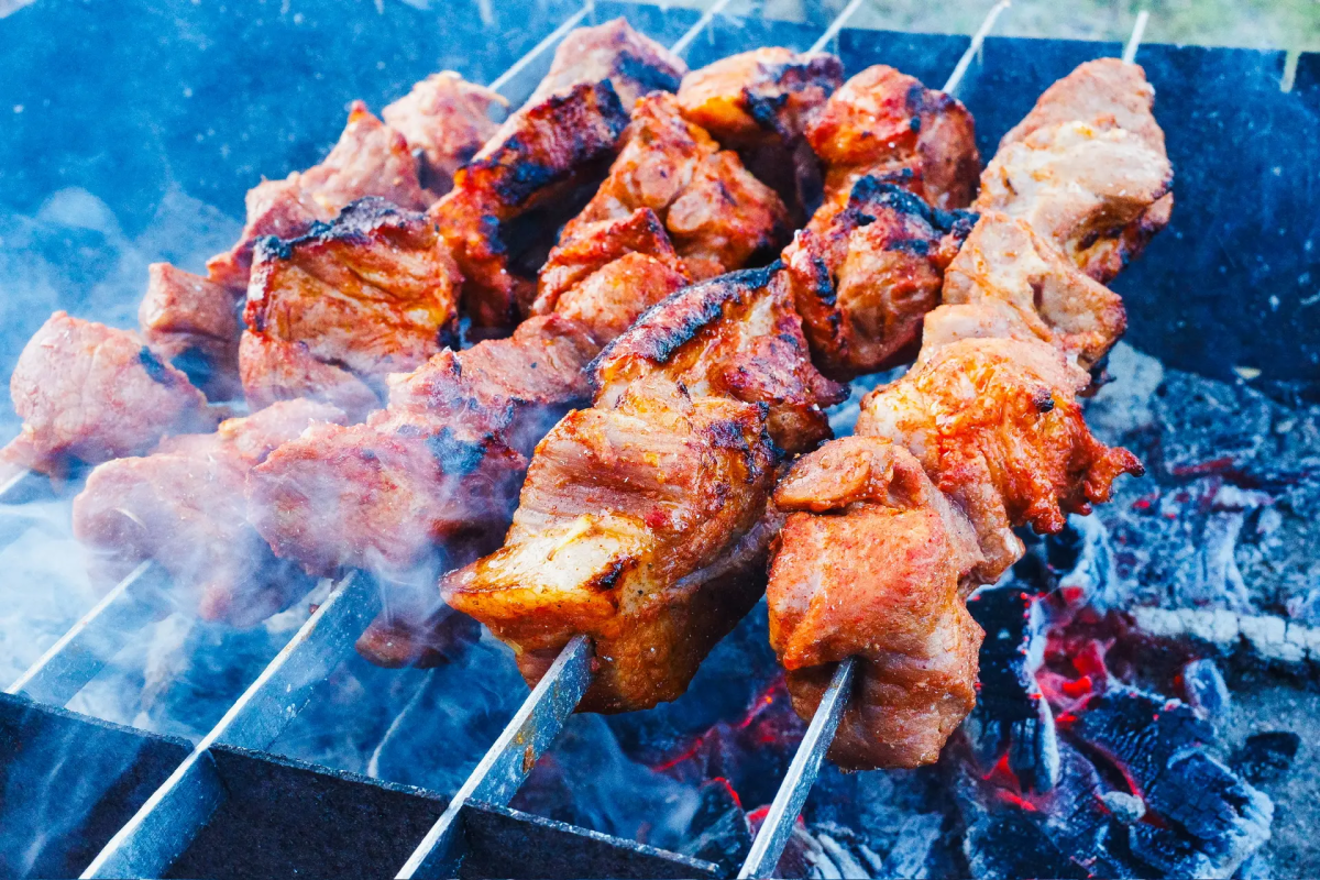 Жителям Челябинской области запретили жарить шашлыки на майских праздниках*