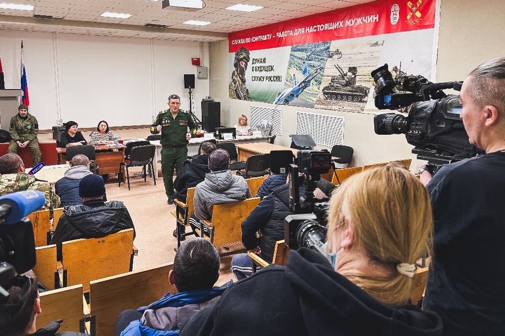 Новогодние праздники не остановили потока добровольцев из Челябинска на СВО *1