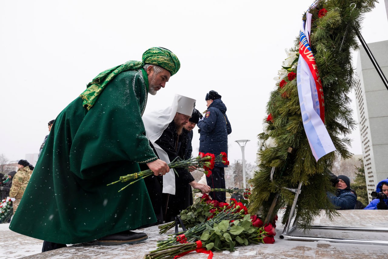 В Челябинске почтили память погибших солдат правопорядка
