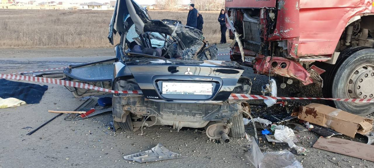 Двое маленьких детей погибли в страшном ДТП под Челябинском*