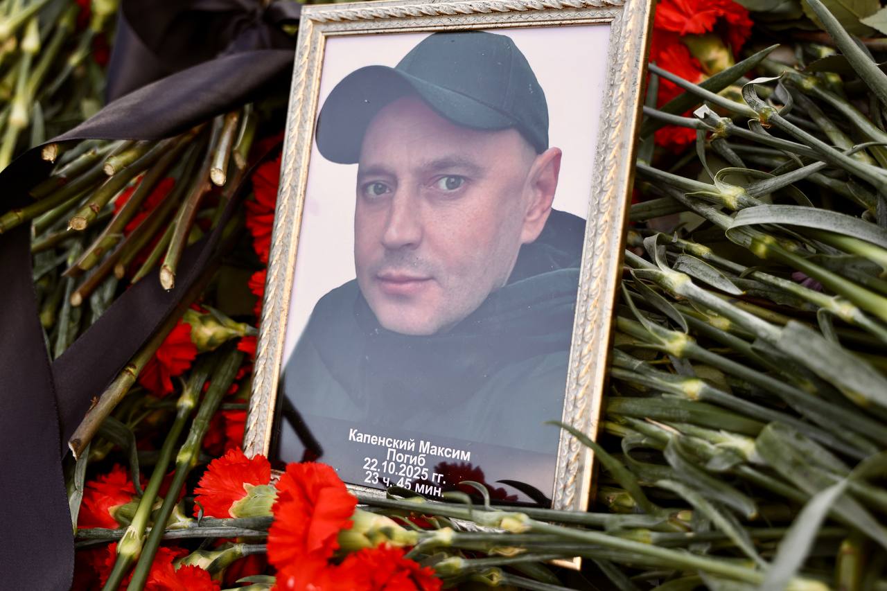 Общее горе: мемориал в Копейске засыпали цветами в память о погибших при взрыве