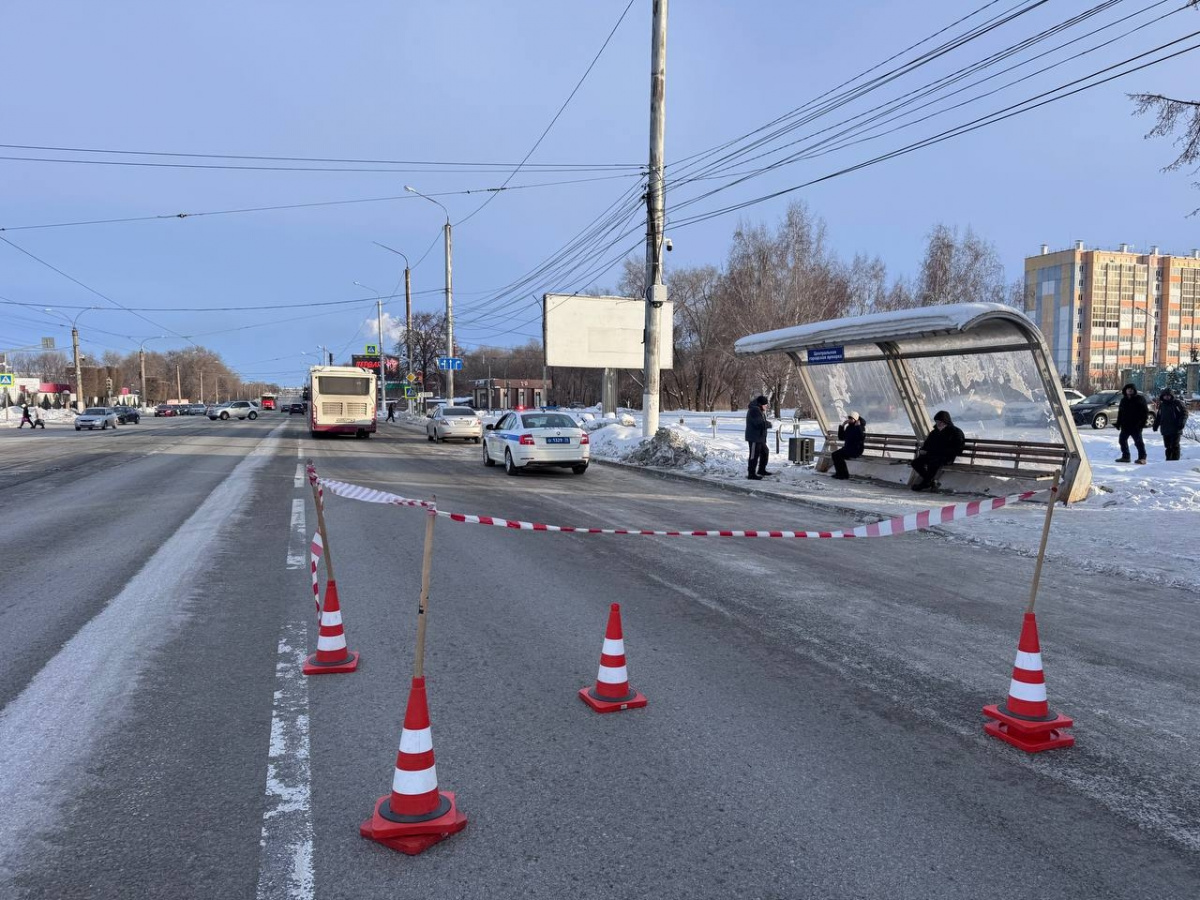 Школьник попал под машину при выходе из трамвая в Магнитогорске*