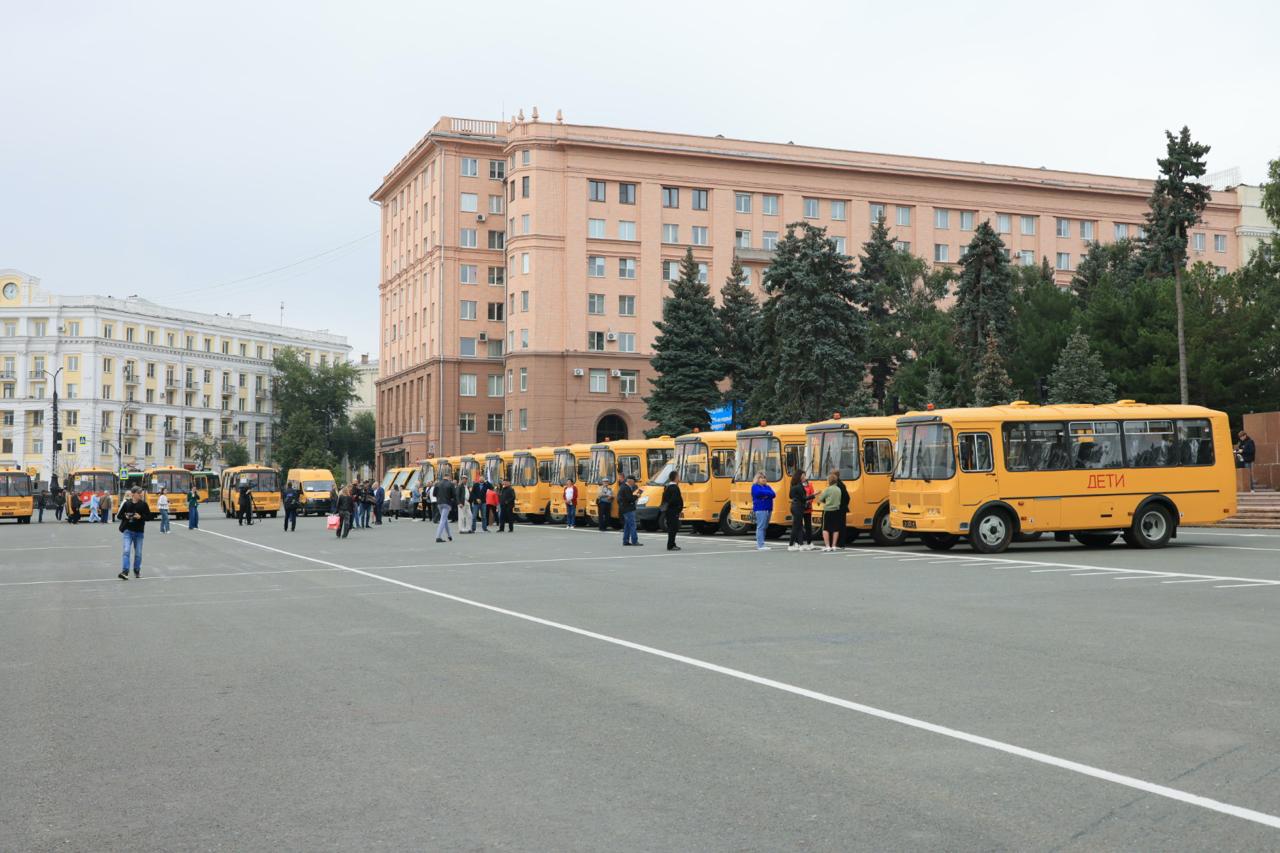 42 новеньких автобуса будут возить школьников Челябинской области