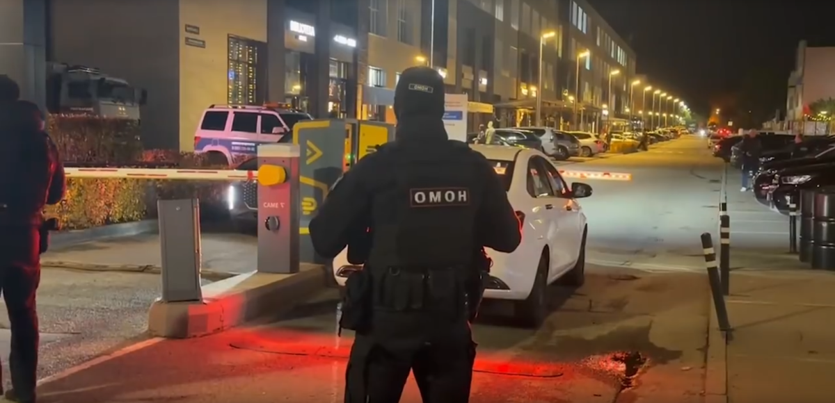 ОМОН нагрянул пятничным вечером на Белый рынок*