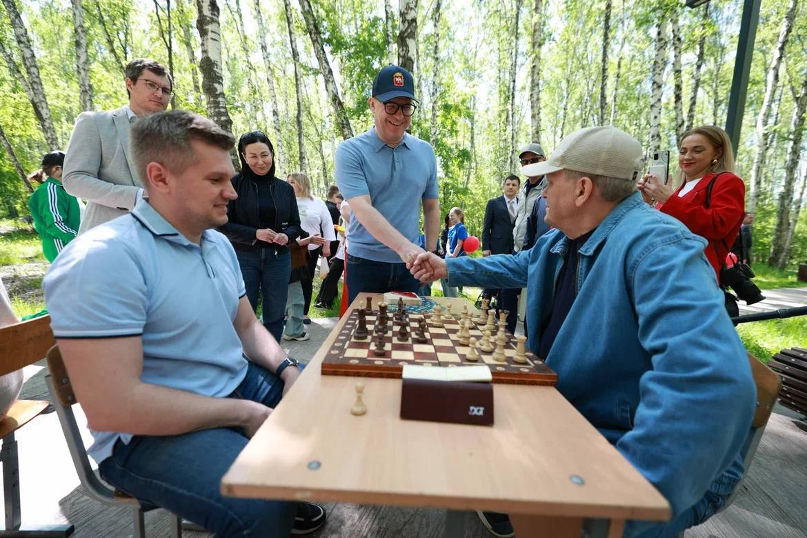 Текслер оценил преображение парка своего детства в Челябинске │ Челябинск  сегодня