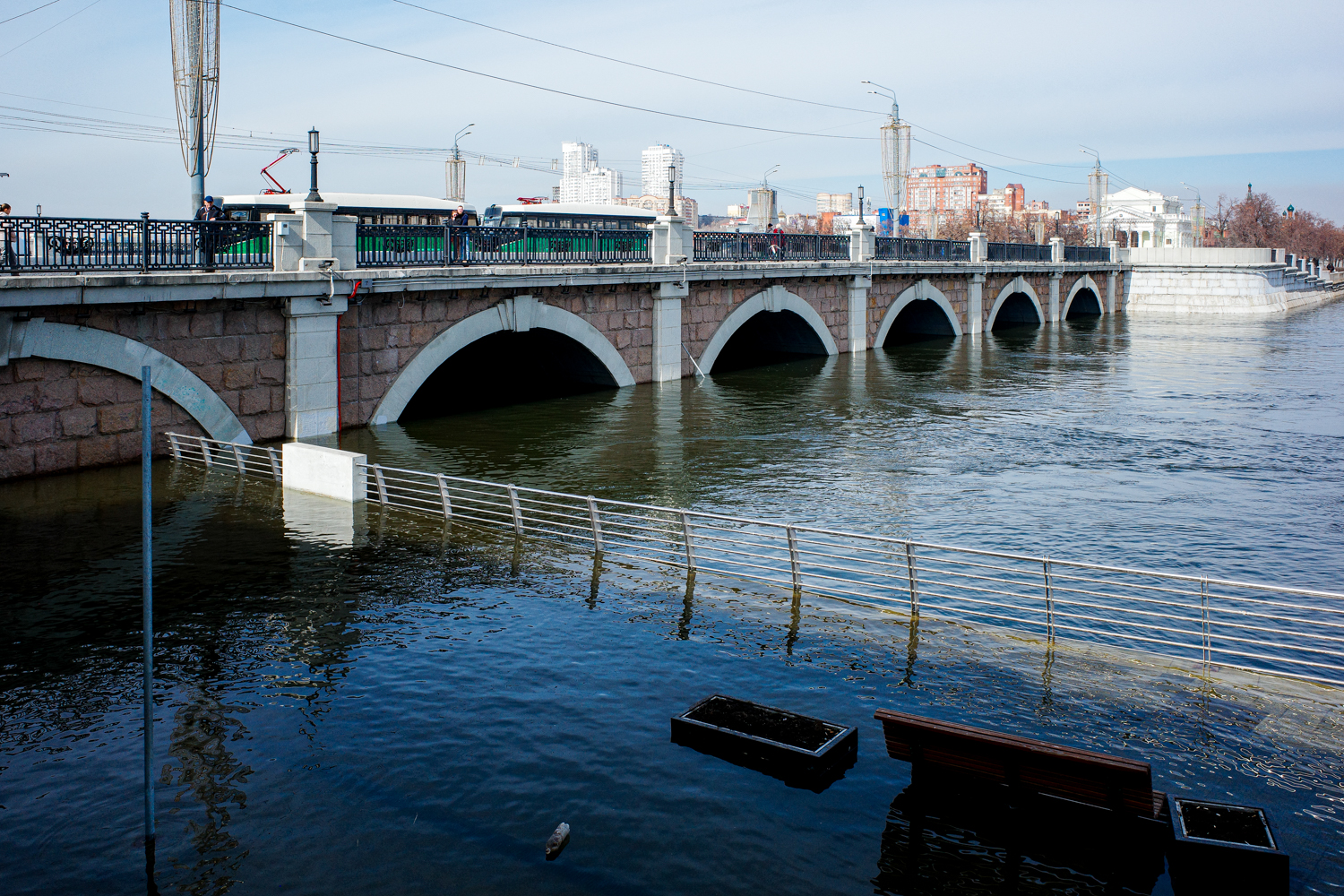 Челябинск потек: почему горожане радуются приходу «большой воды»