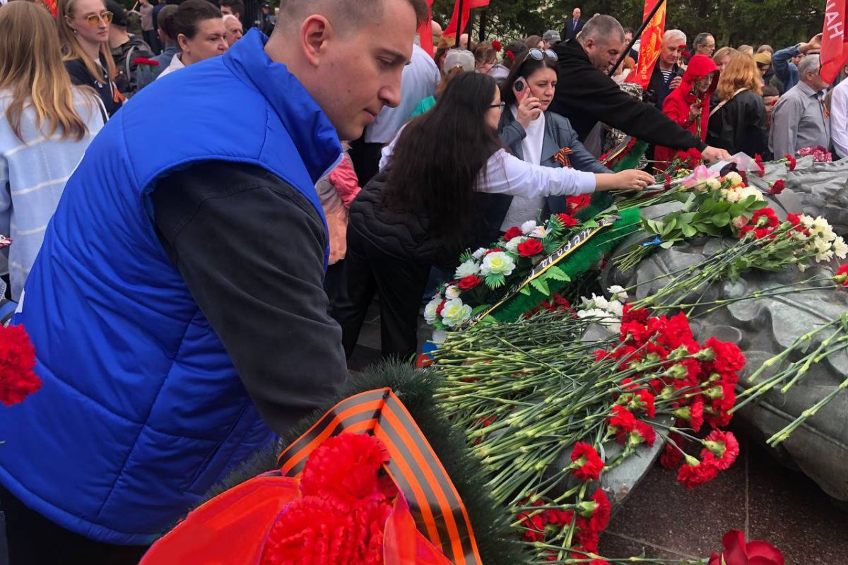 «Единая Россия» почтила память героев в День Великой Победы*