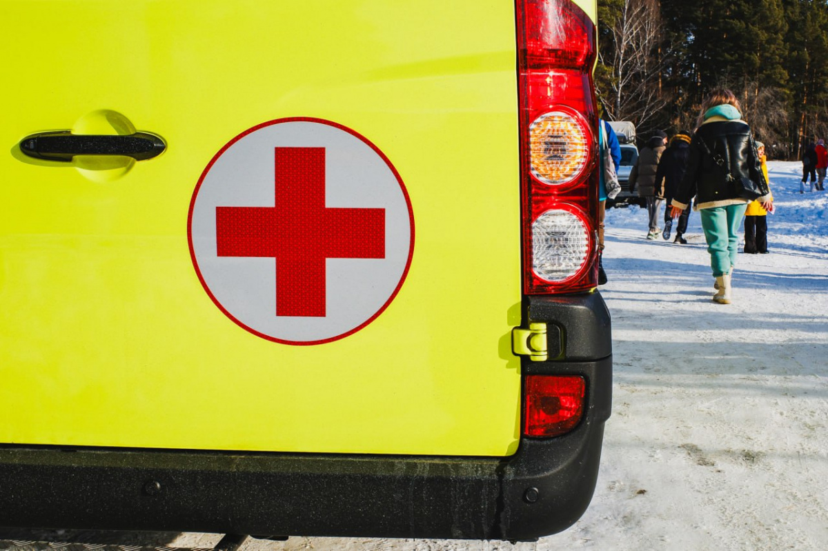 Водитель ВАЗа наехал на тюбинг с ребенком в Челябинской области*1