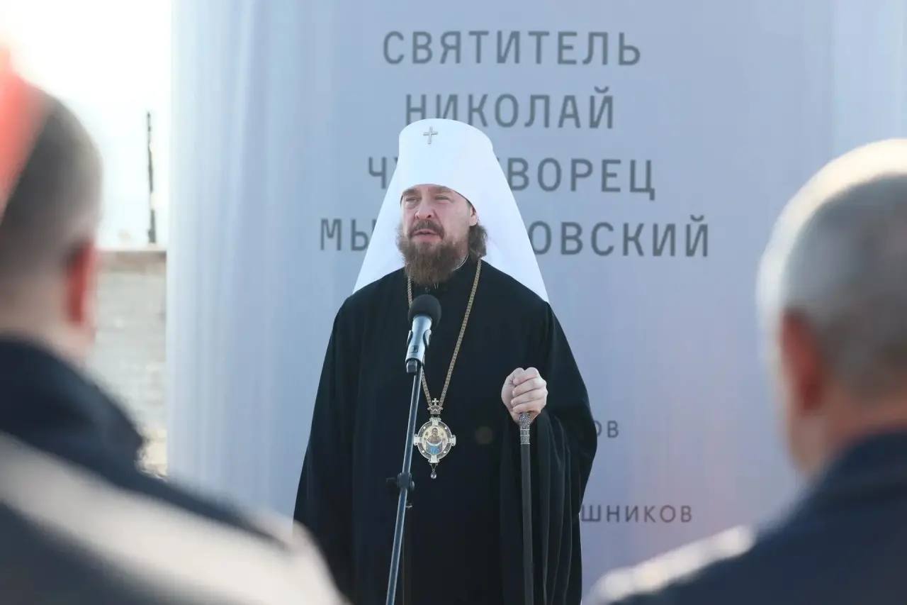 10-метровую скульптуру Николая Чудотворца установили на въезде в Сатку