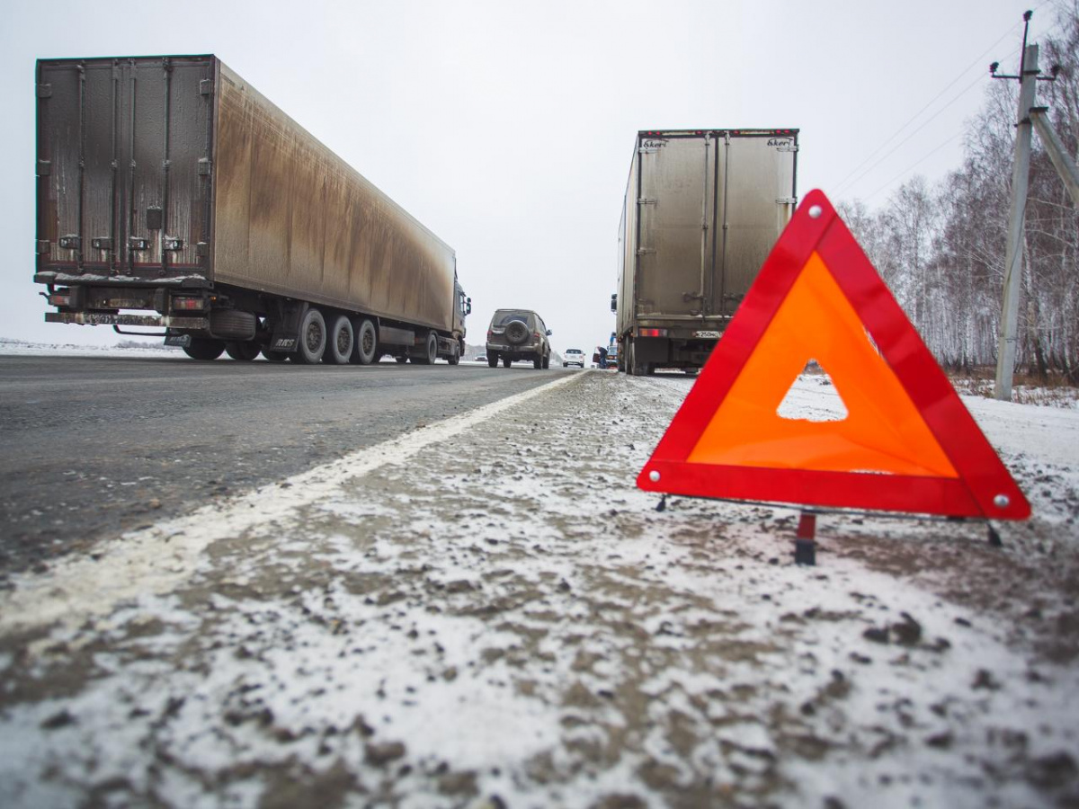 Пять машин столкнулись на трассе М5 под Златоустом*1