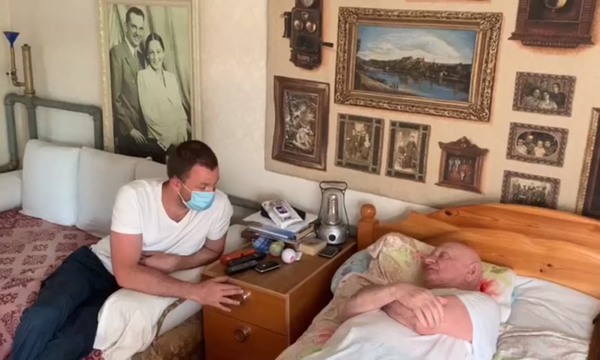 Ветерану войны, которого оскорбил Навальный, стало плохо
